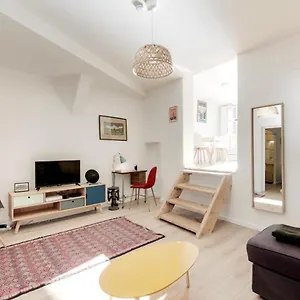 Air-conditioned With A Small Furnished Terrace In The Center Apartment